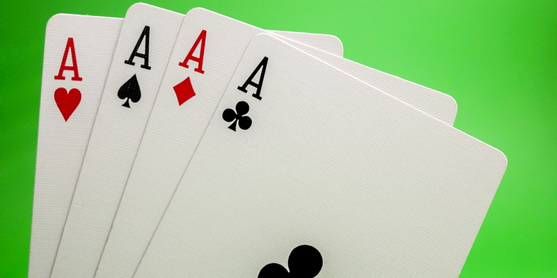 4 As - Règles et combinaisons du poker Omaha