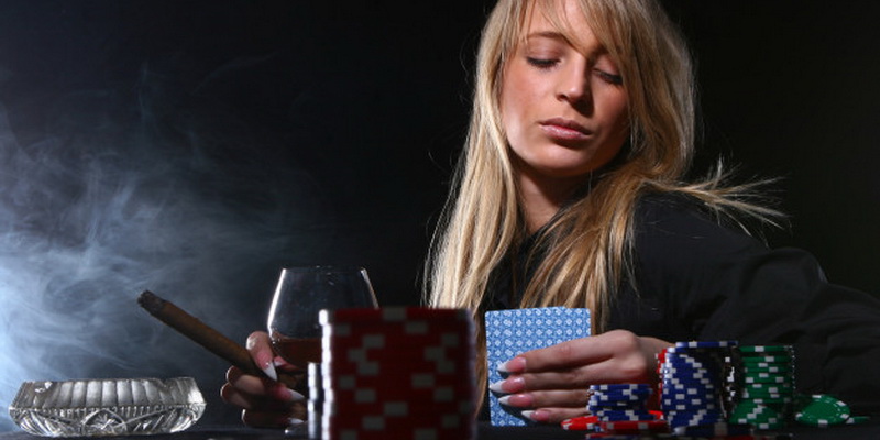 Looking at the cards available and deciding how to play poker online