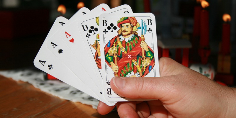 Juego de mesa Draw Poker y sus cartas personales