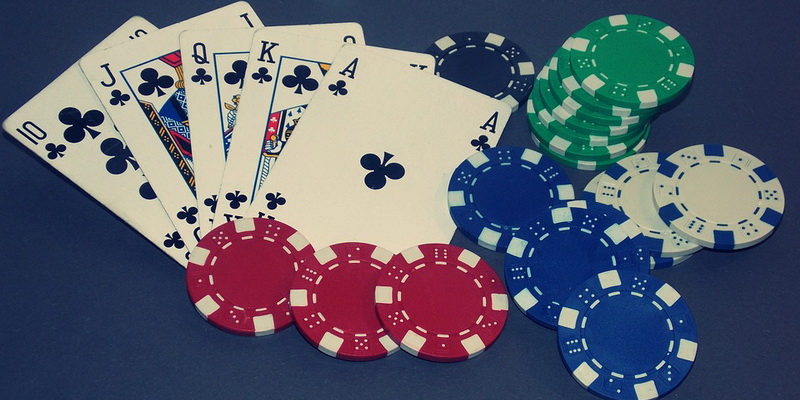 Royal Flush - pravidlá pokeru pre začiatočníkov hovoria, že je to najlepšia kombinácia