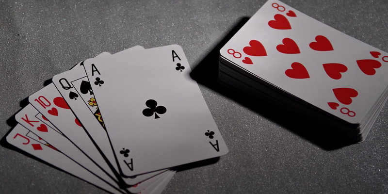 La mano di scala reale utilizzata in tutti i giochi di poker e in tutti i tipi di poker.