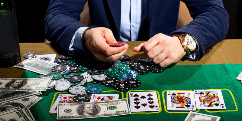 See how to play poker with cards and chip betting rules