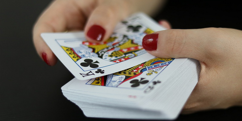 Compter et distribuer les cartes de poker